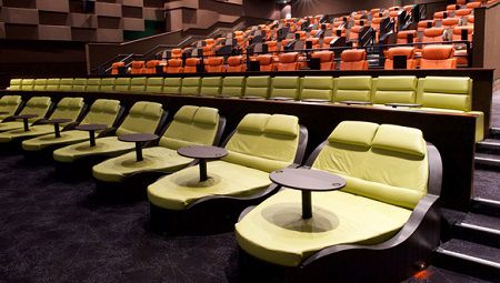 Regal King Size Recliner Locations Kick back and enjoy Regal King Size Recliners at select movie theatre locations. These luxurious recliners are cozy, comfortable and spacious, adjustable .